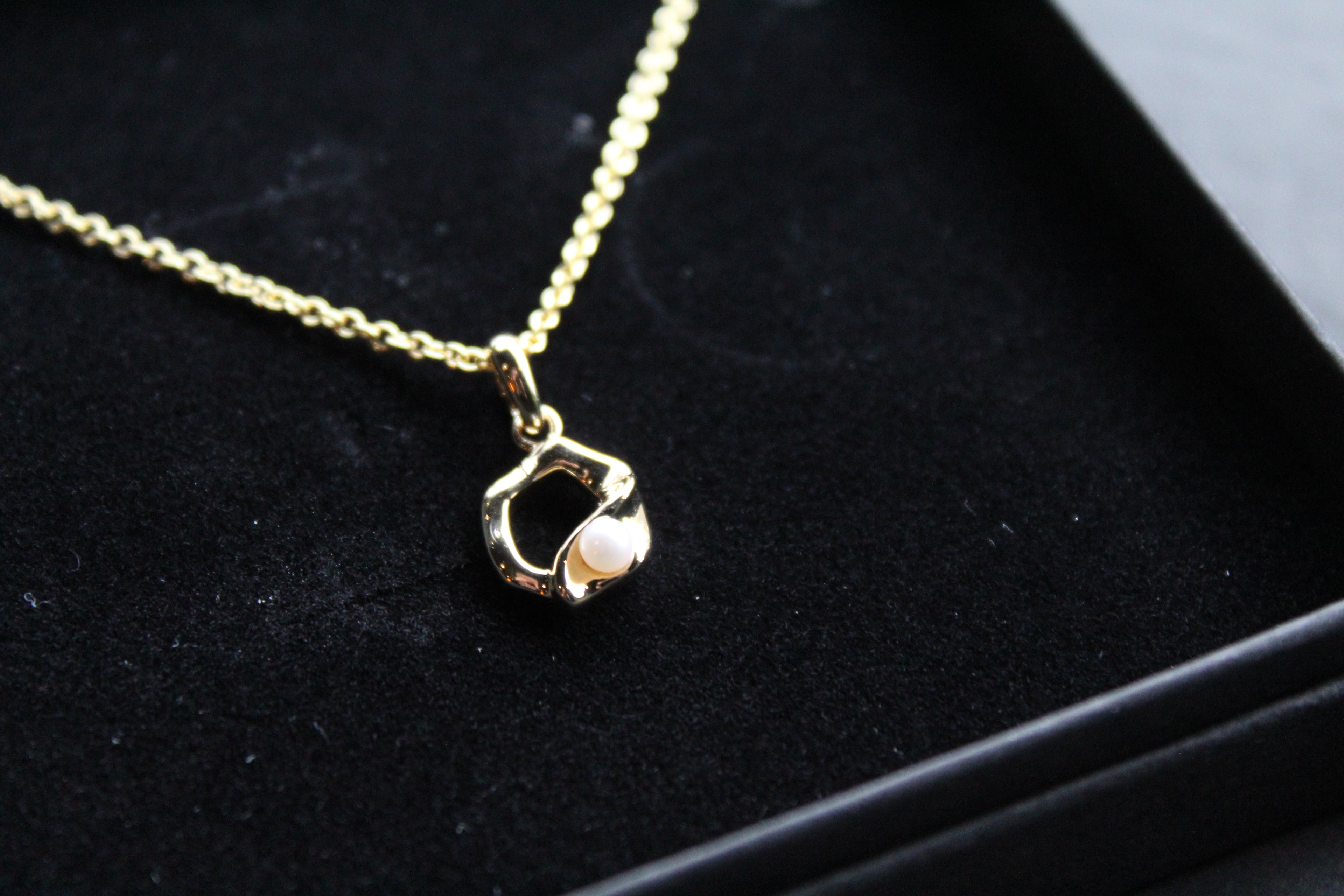 Hex Pearl Necklace