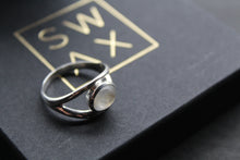Load image into Gallery viewer, Horizontal Moonstone ring with Split Shank
