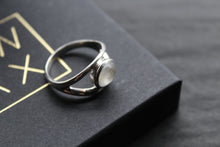 Load image into Gallery viewer, Horizontal Moonstone ring with Split Shank
