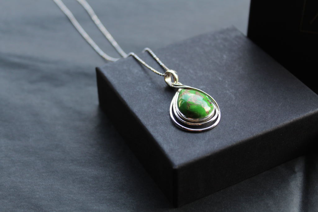 Teardrop Green Turquoise Mohave Wire Detail Necklace