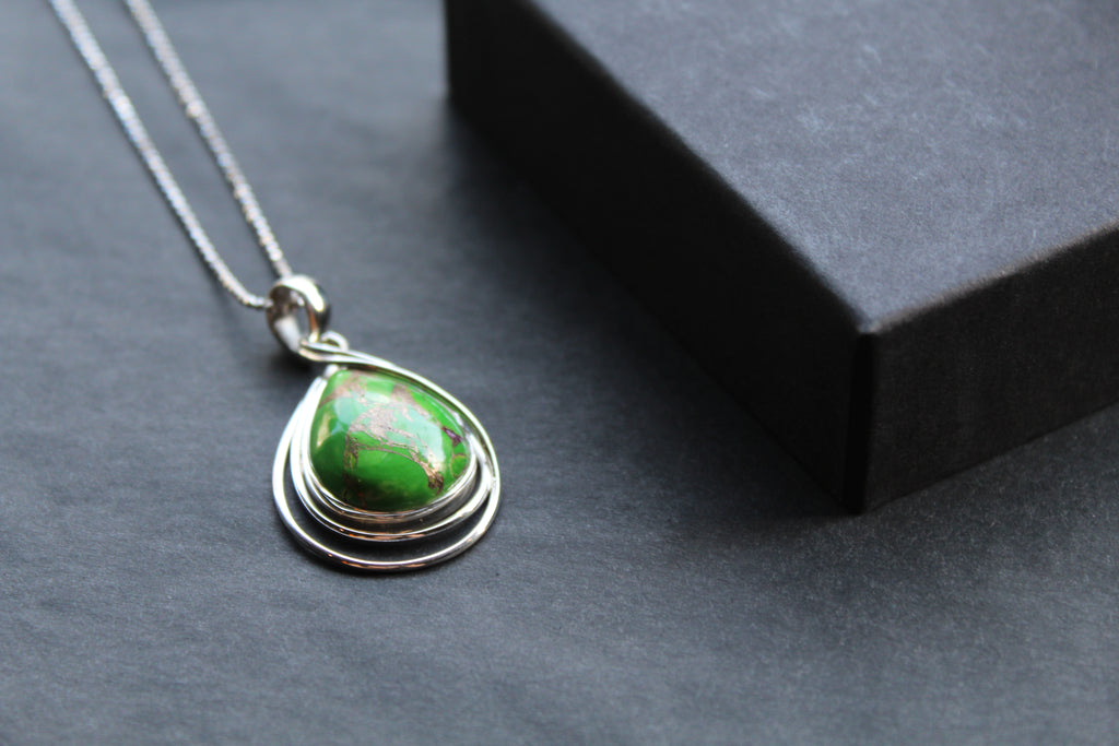 Teardrop Green Turquoise Mohave Wire Detail Necklace