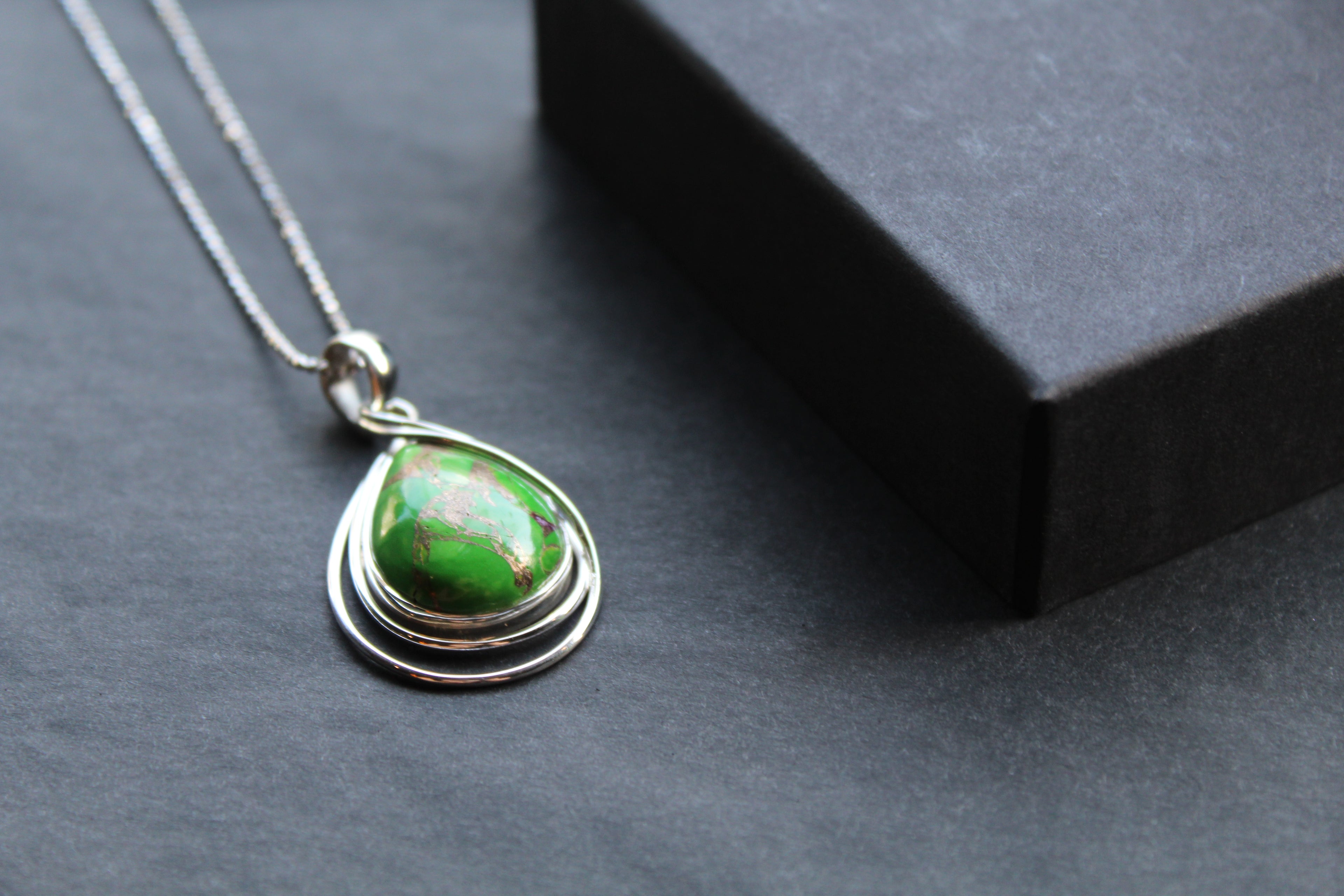 Teardrop Green Turquoise Mohave Wire Detail Necklace