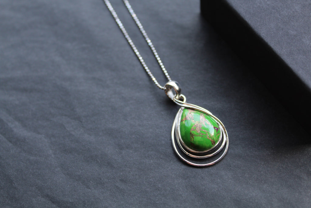 Teardrop Green Turquoise Mohave Wire Detail Necklace