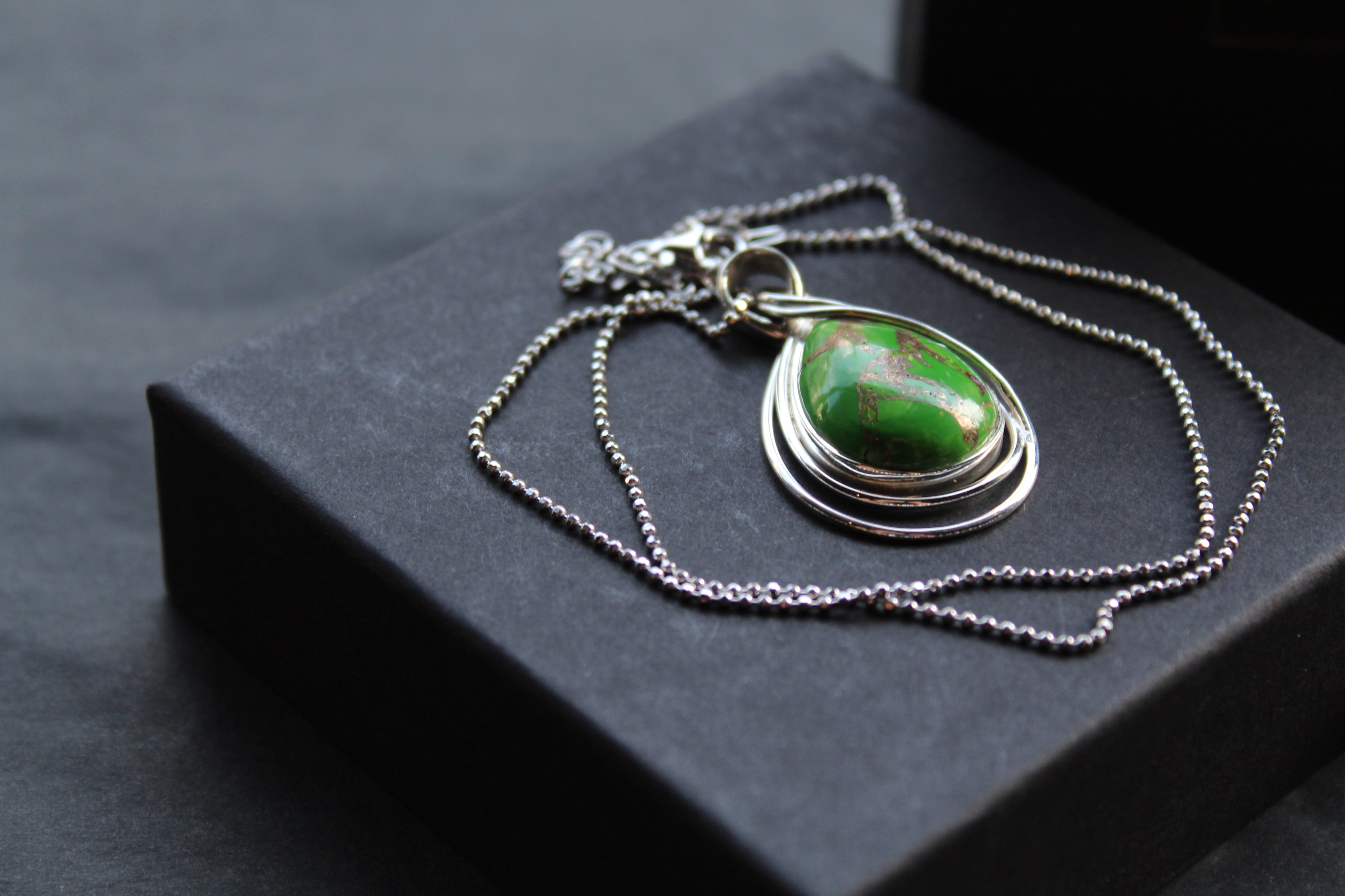 Teardrop Green Turquoise Mohave Wire Detail Necklace