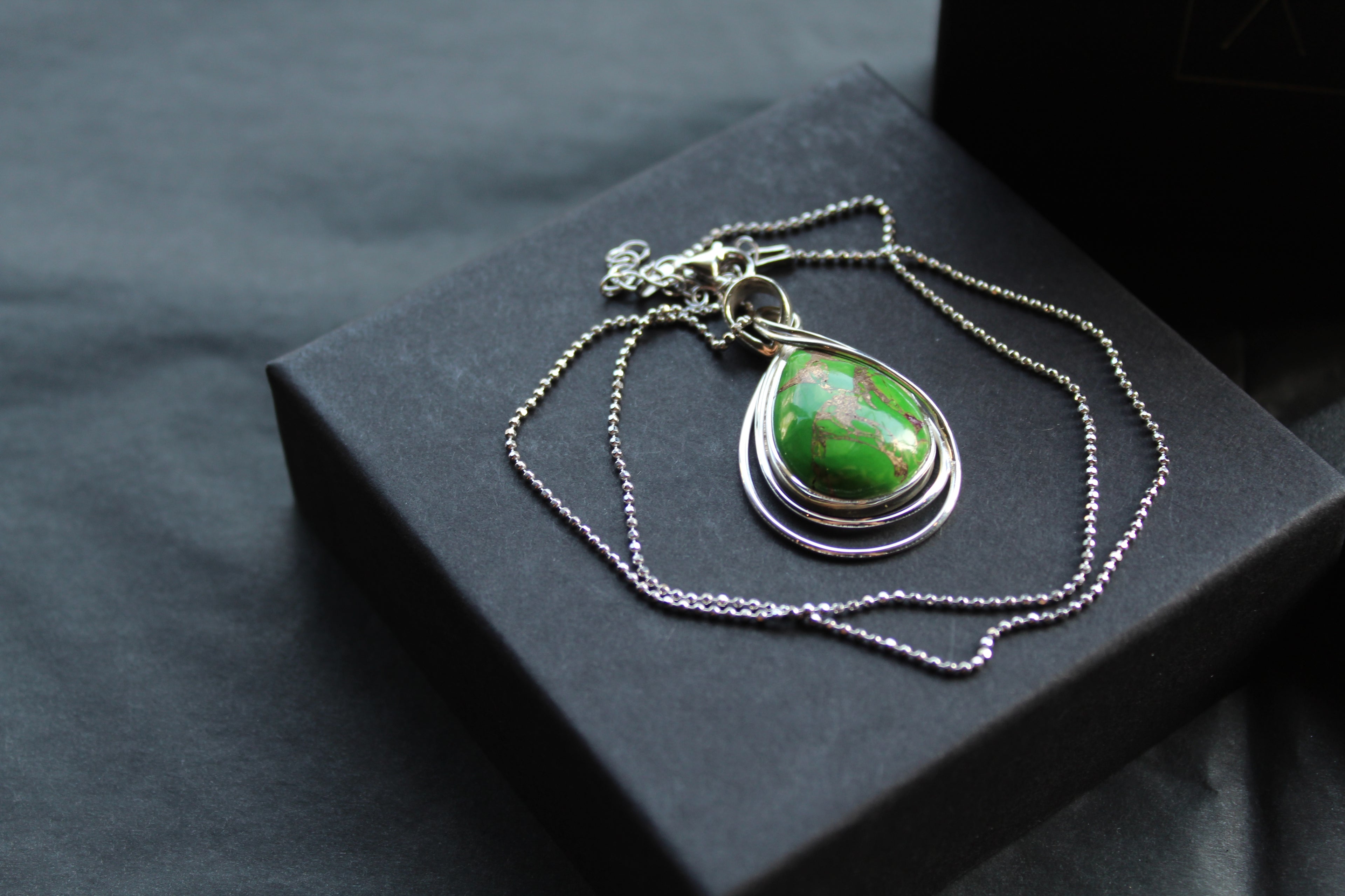 Teardrop Green Turquoise Mohave Wire Detail Necklace