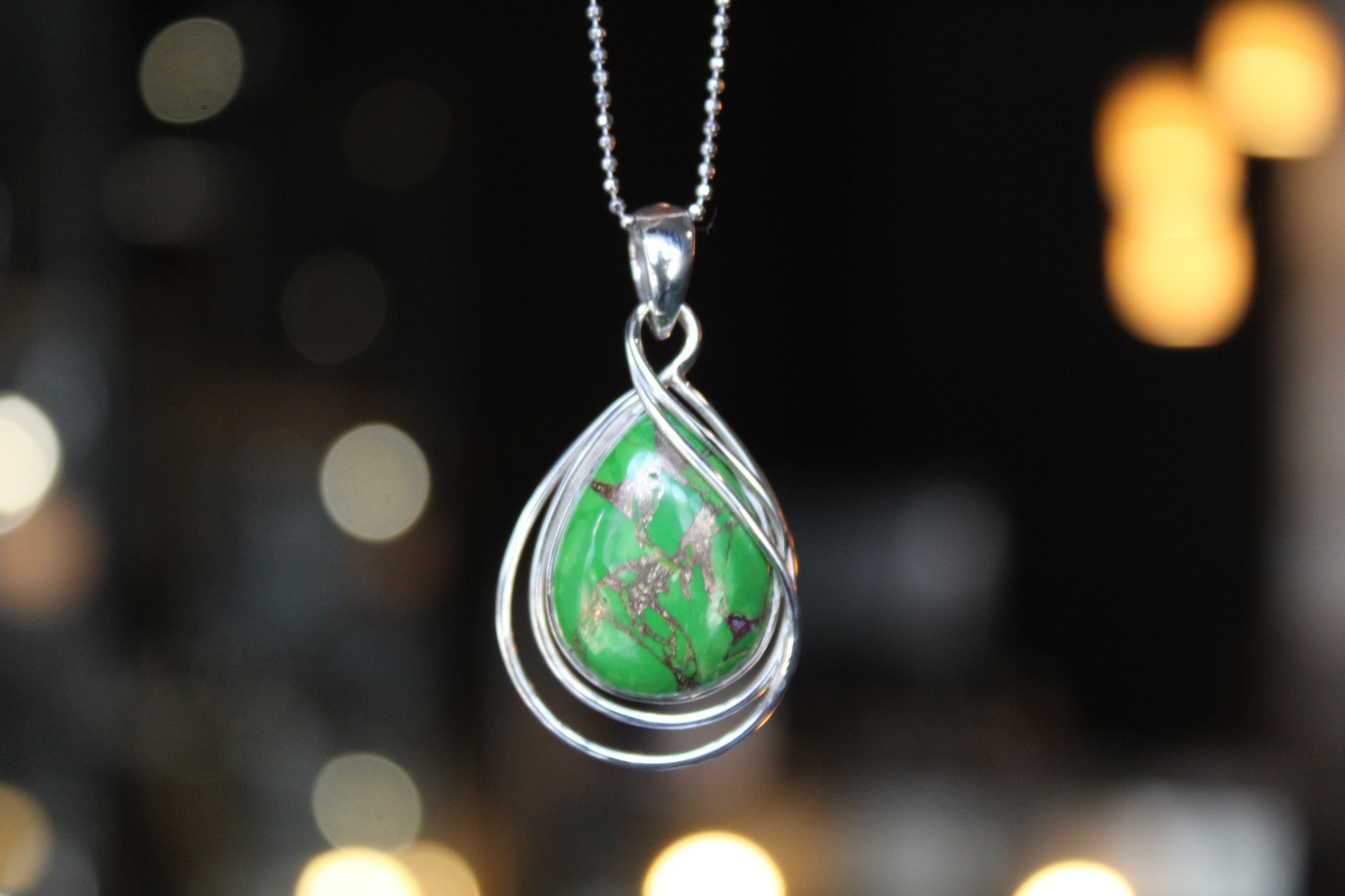 Teardrop Green Turquoise Mohave Wire Detail Necklace