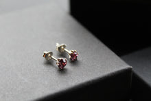 Load image into Gallery viewer, Light Amethyst Austrian Crystal Stud
