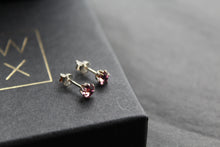 Load image into Gallery viewer, Light Amethyst Austrian Crystal Stud
