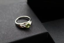 Load image into Gallery viewer, Multi Strand Ring with Faceted Peridot
