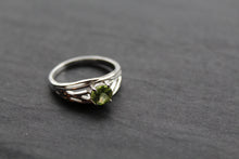 Load image into Gallery viewer, Multi Strand Ring with Faceted Peridot
