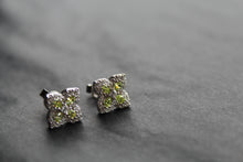 Load image into Gallery viewer, &#39;New&#39; Vintage Clover Peridot Green Studs
