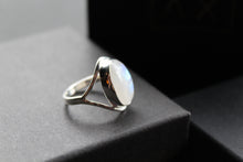 Load image into Gallery viewer, Oval Moonstone Silver Ring
