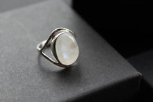 Load image into Gallery viewer, Oval Moonstone Silver Ring
