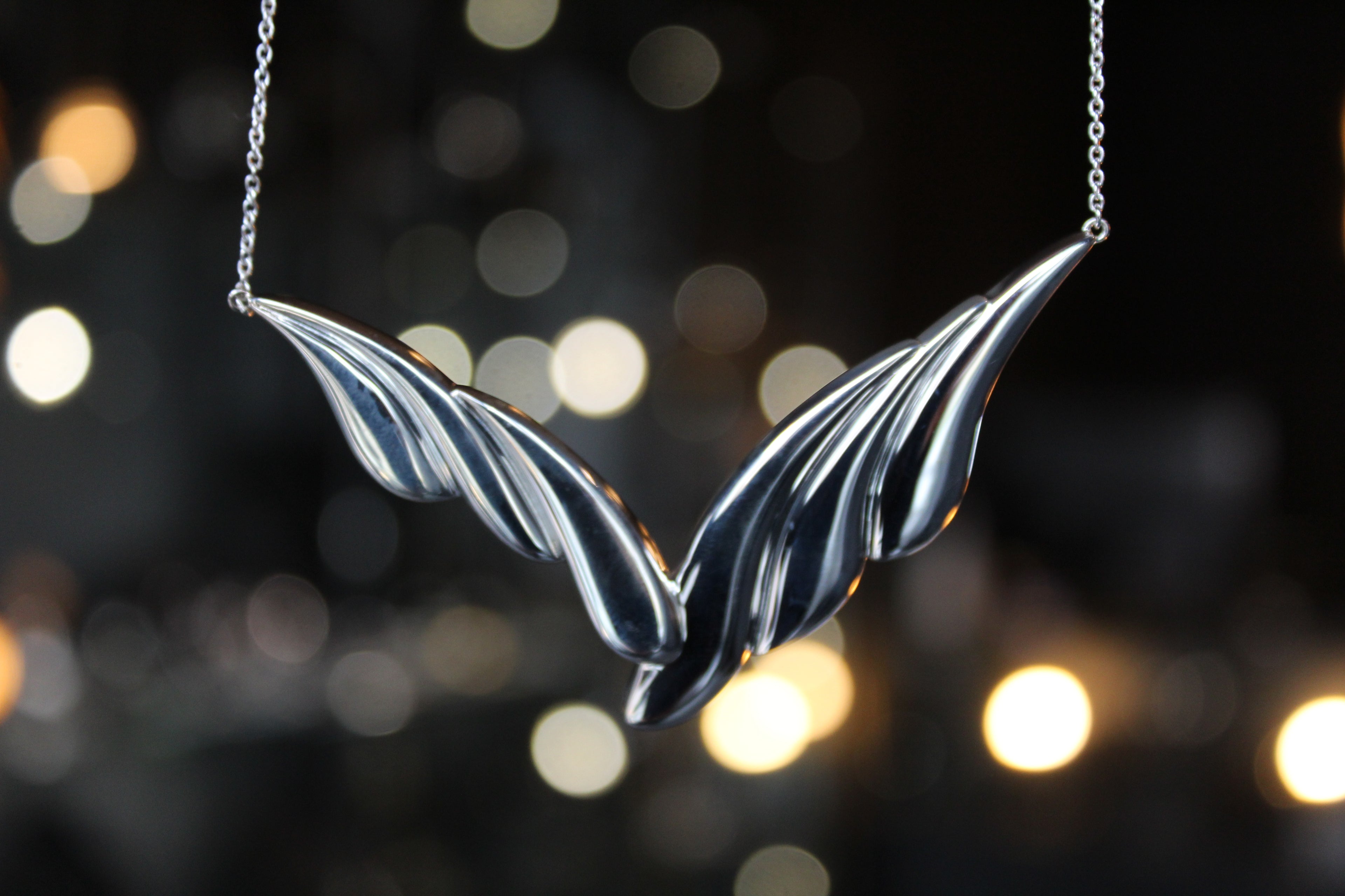 Overlapping Curve Necklace