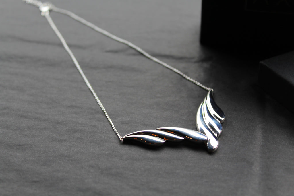 Overlapping Curve Necklace