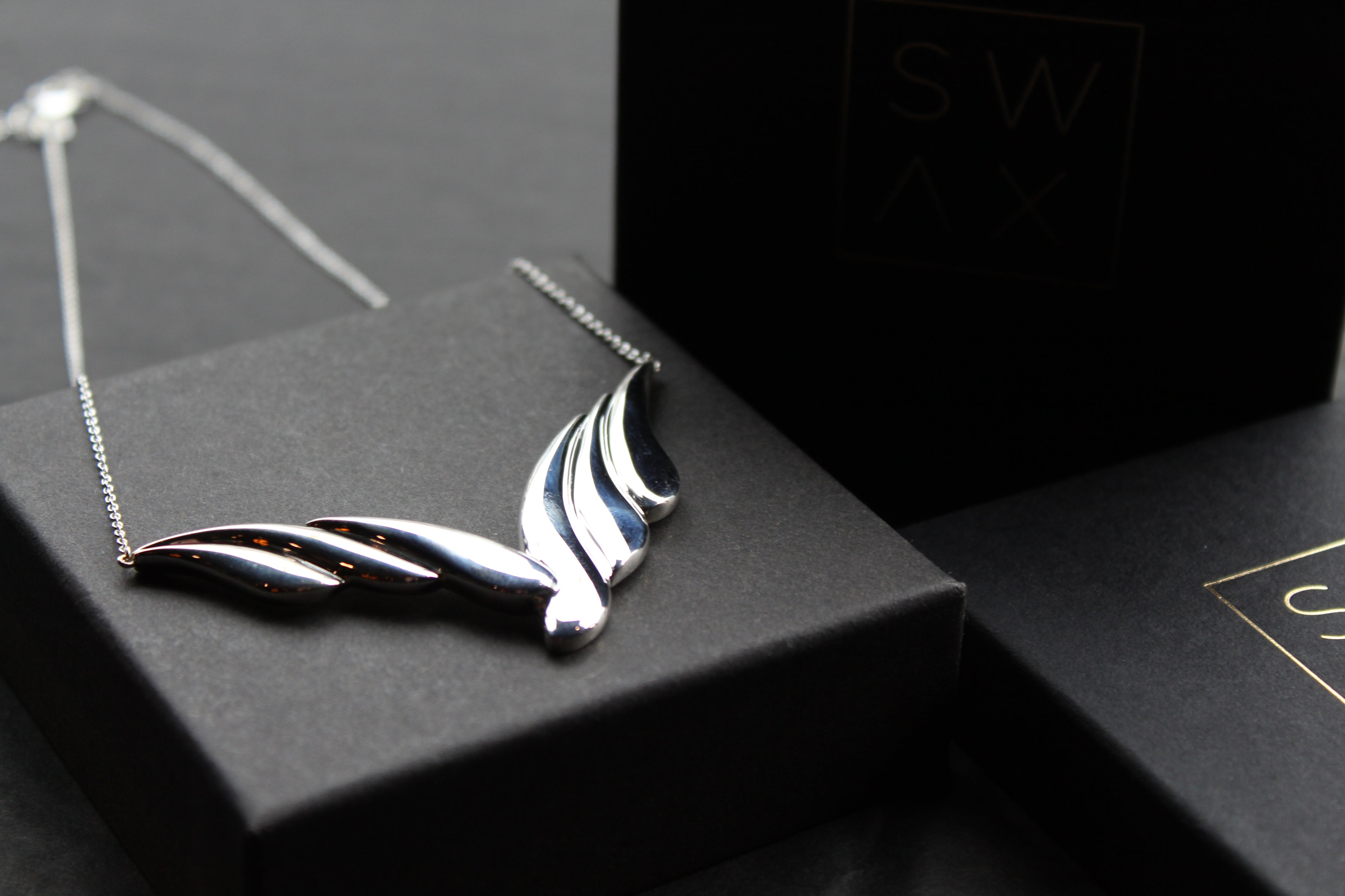 Overlapping Curve Necklace
