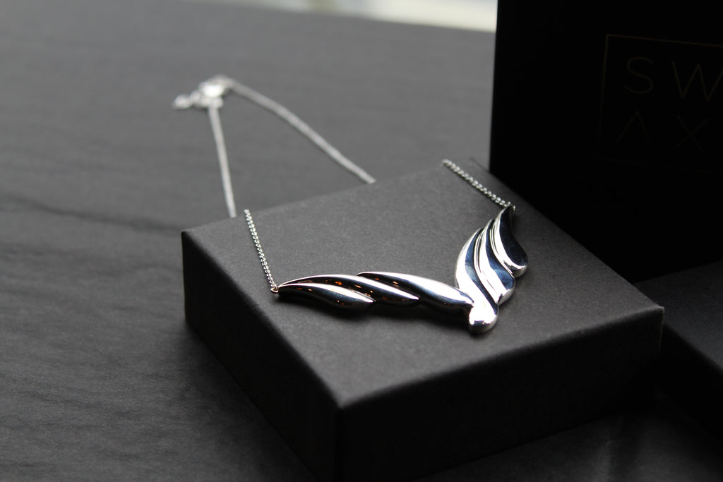 Overlapping Curve Necklace