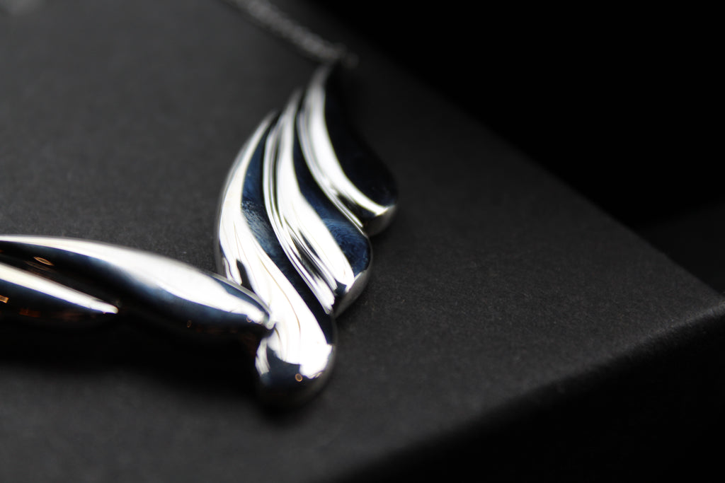 Overlapping Curve Necklace