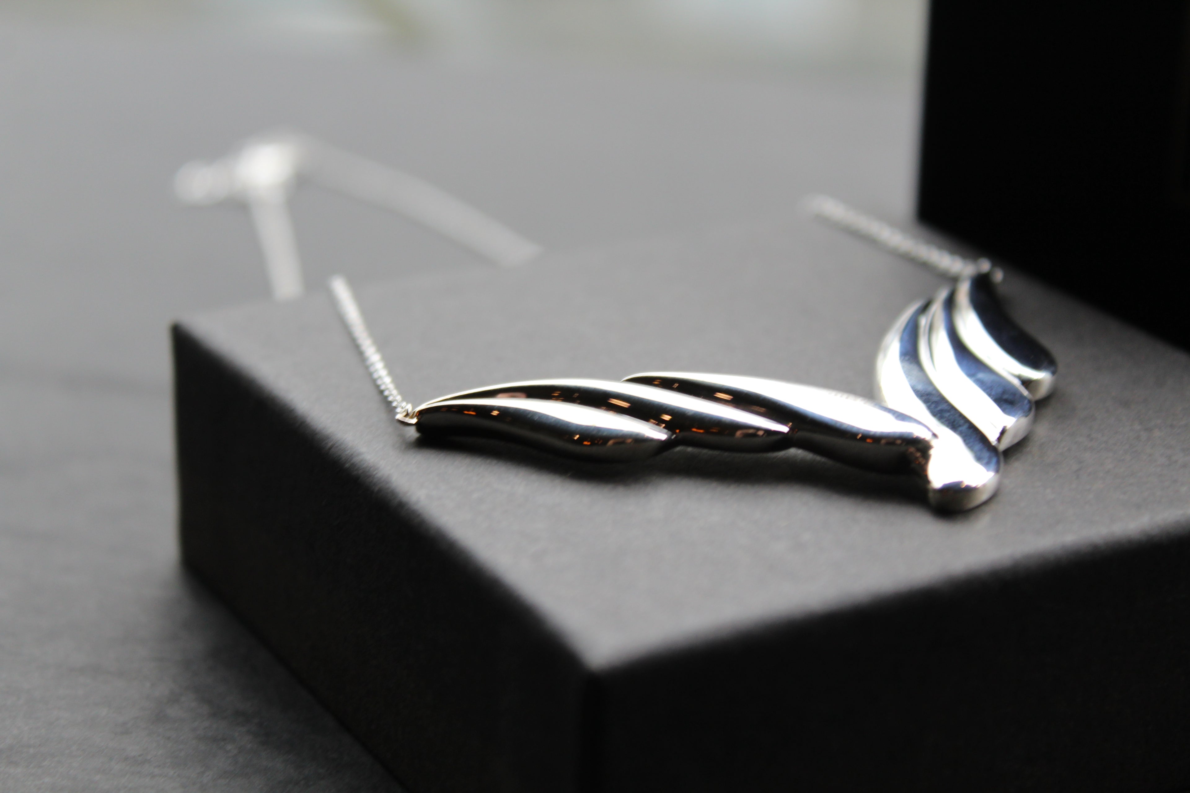 Overlapping Curve Necklace