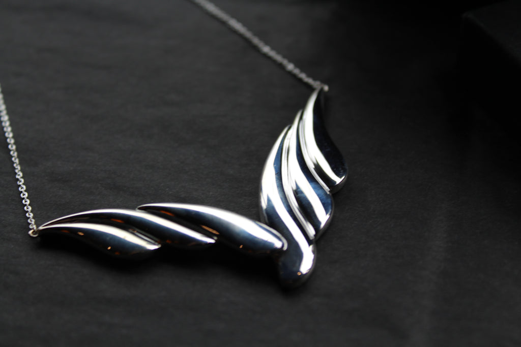 Overlapping Curve Necklace