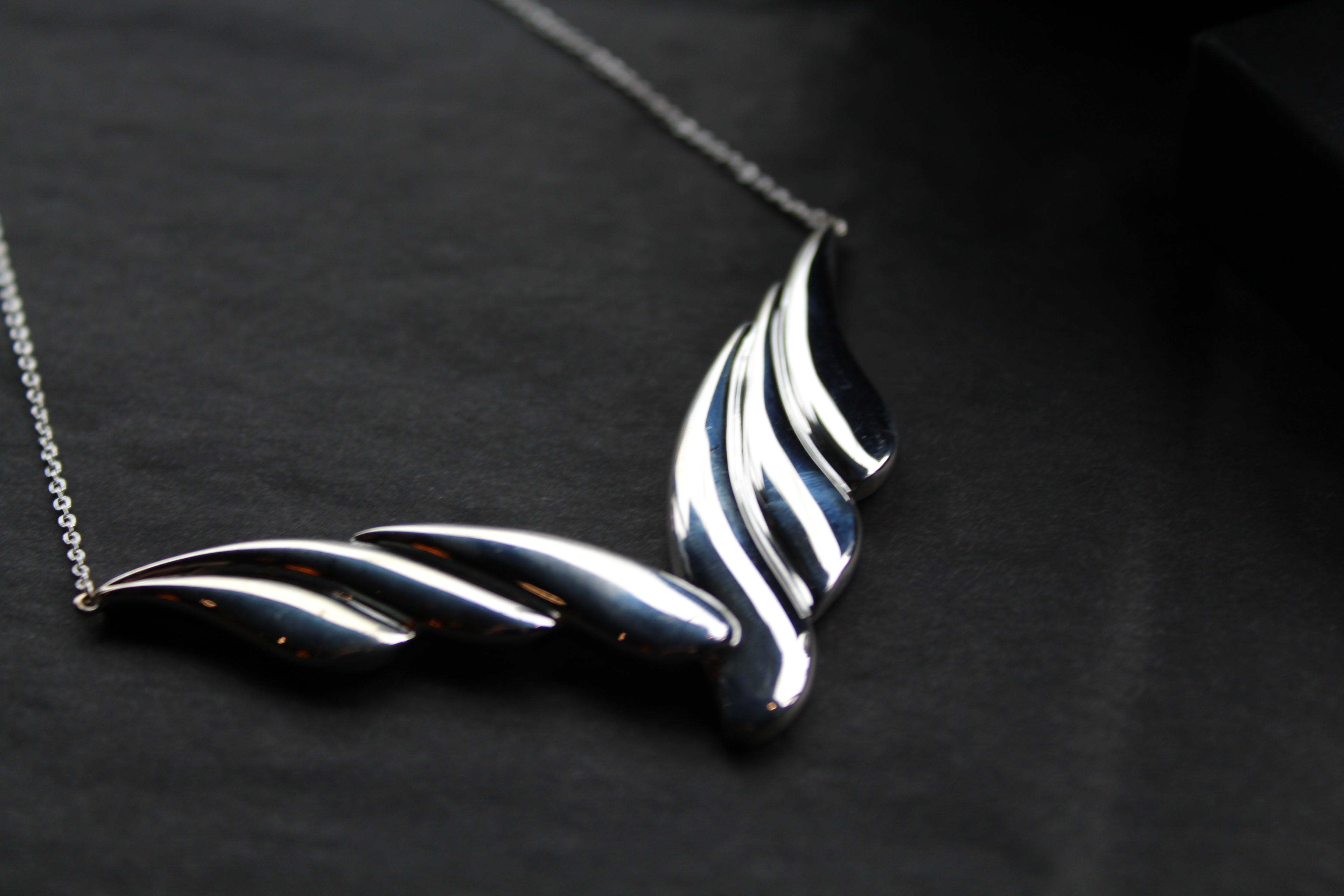 Overlapping Curve Necklace