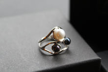 Load image into Gallery viewer, Pearl Trilogy Filigree Ring
