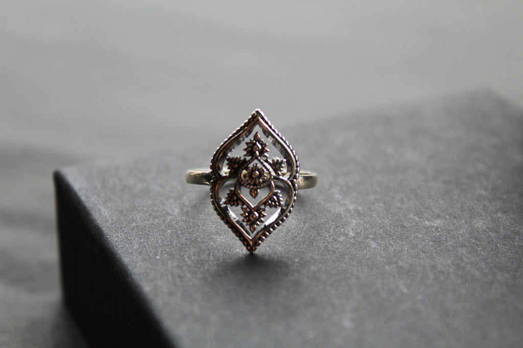 Plain Silver Vintage Flower Motif Ring