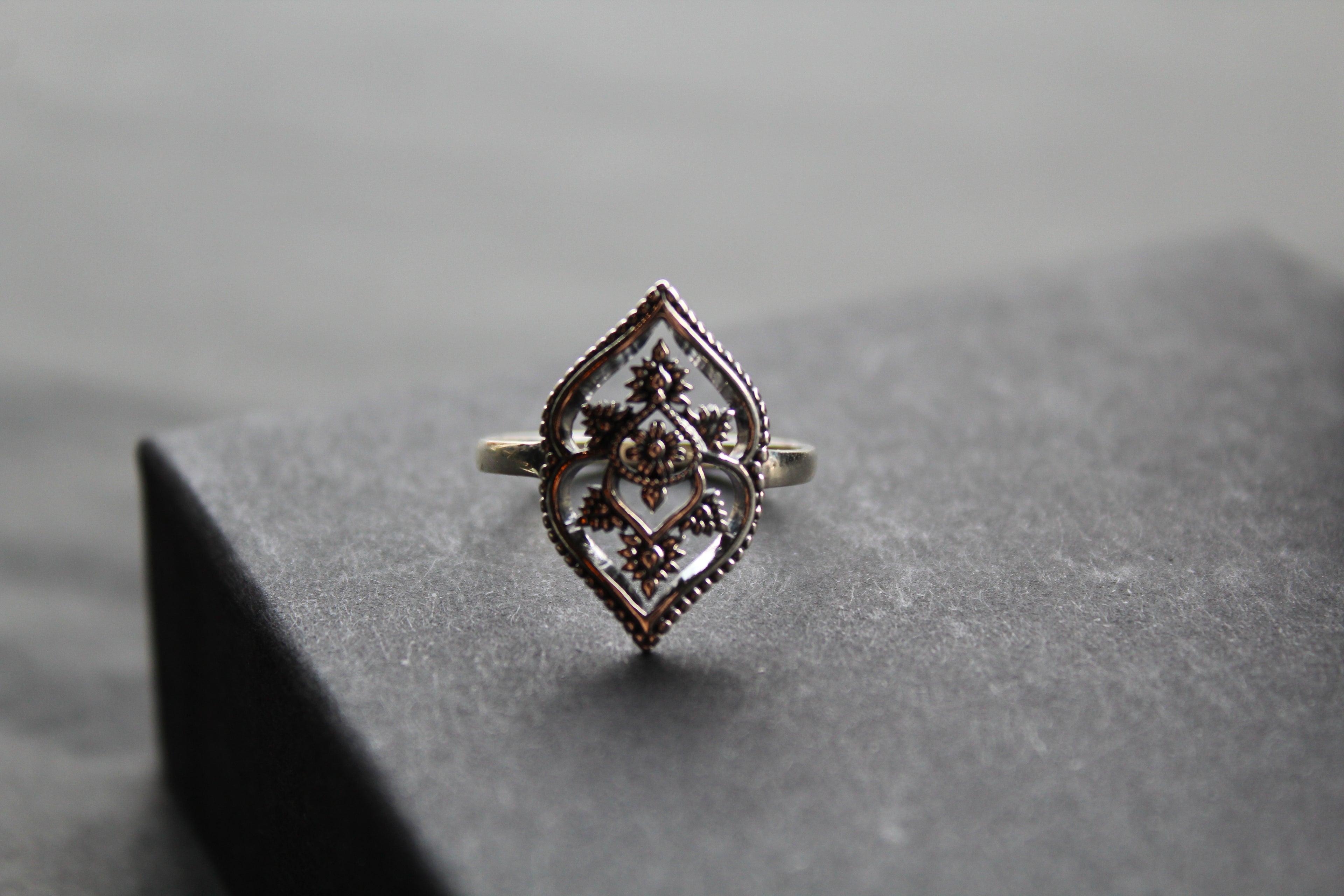Plain Silver Vintage Flower Motif Ring