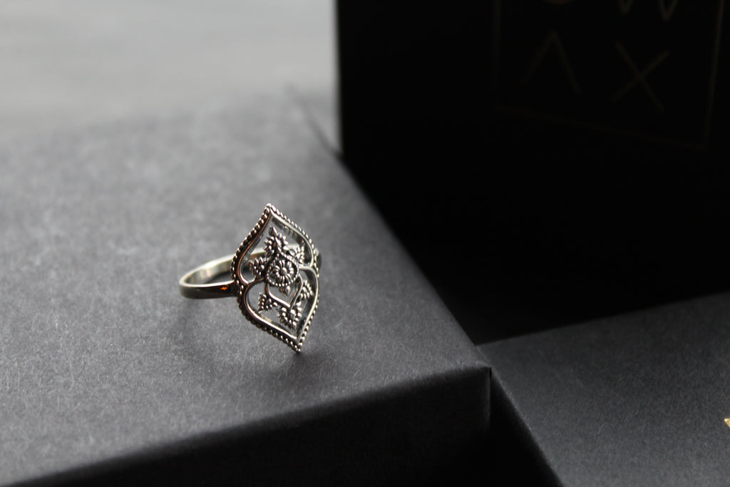 Plain Silver Vintage Flower Motif Ring