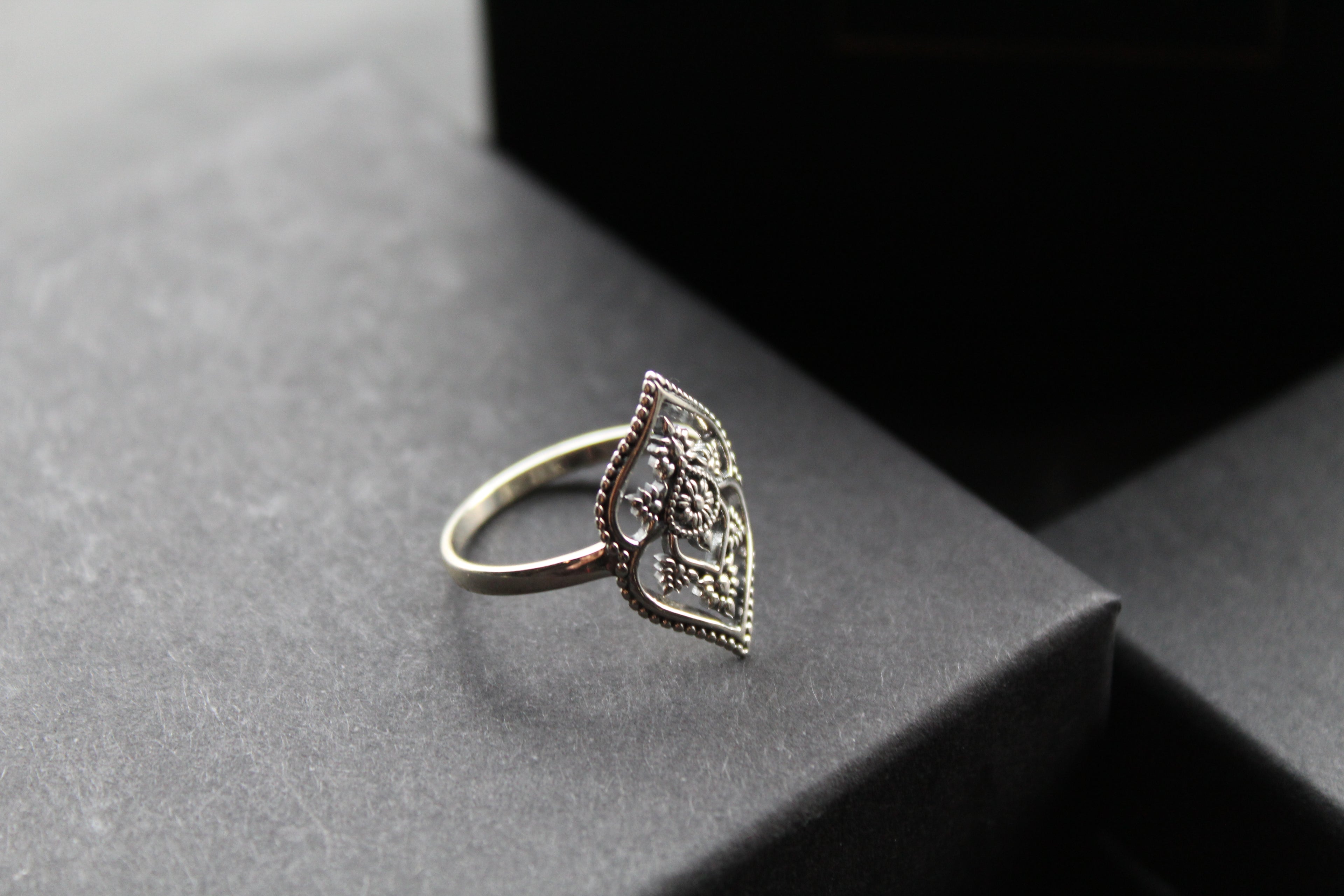 Plain Silver Vintage Flower Motif Ring