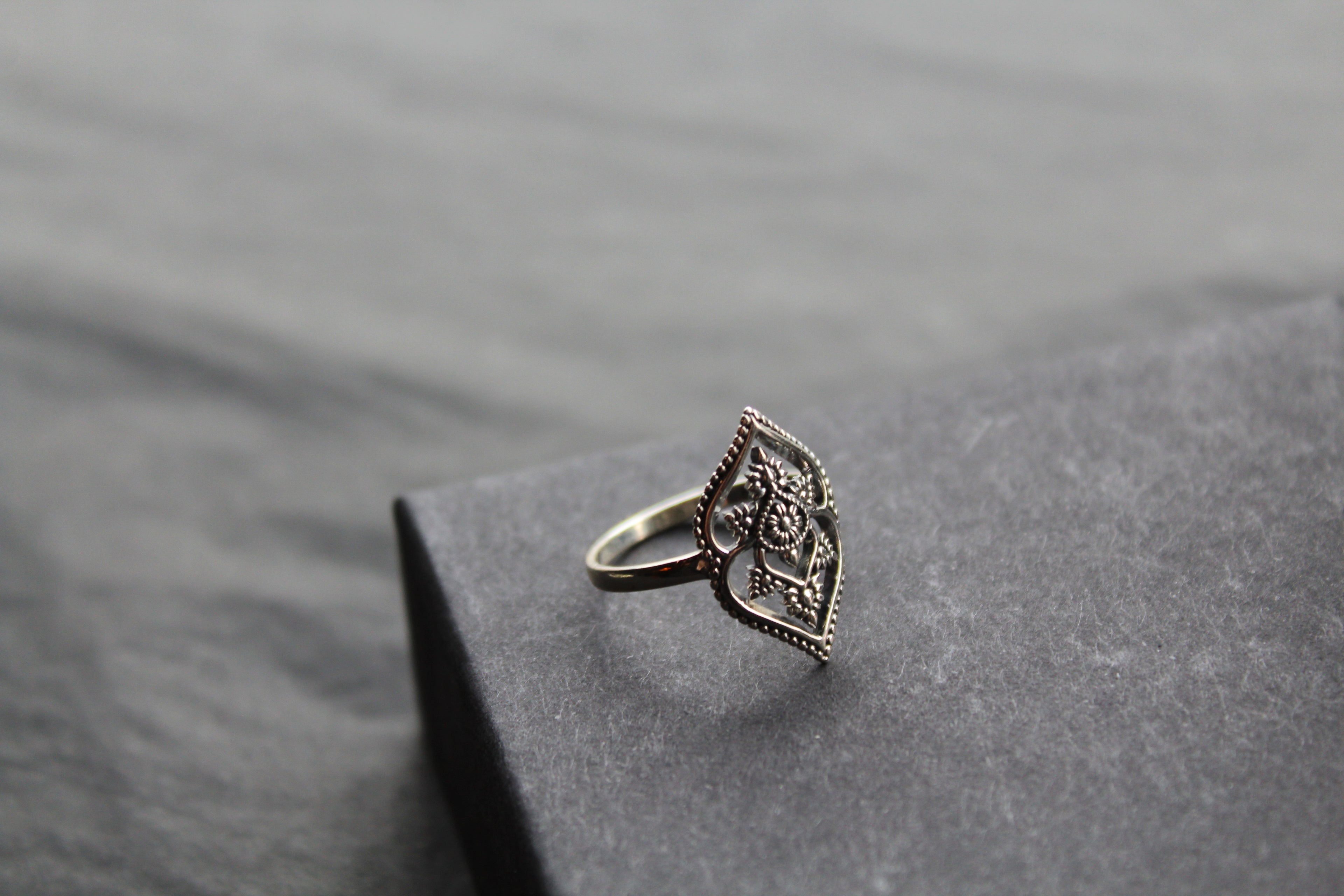 Plain Silver Vintage Flower Motif Ring