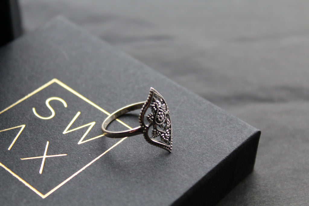 Plain Silver Vintage Flower Motif Ring