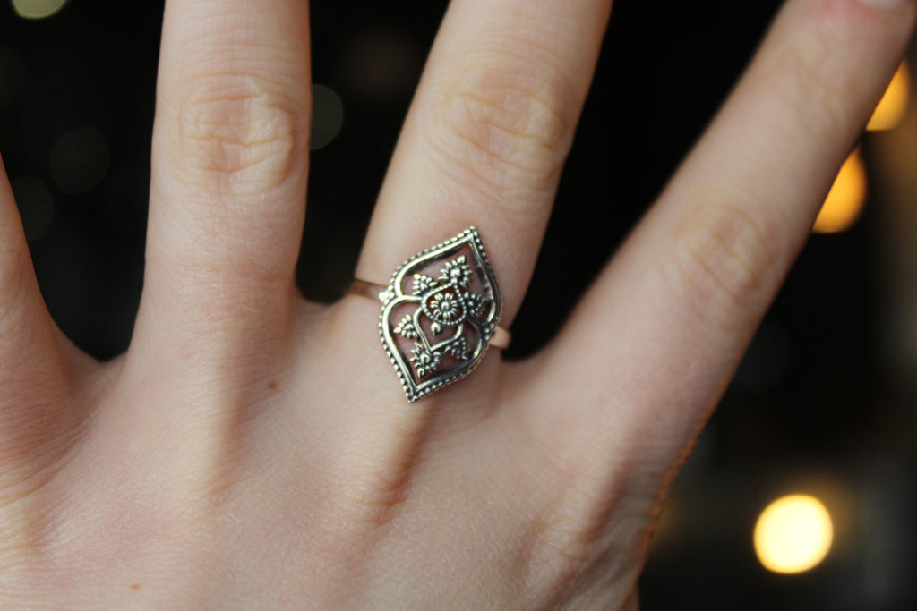 Plain Silver Vintage Flower Motif Ring