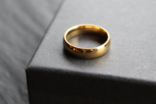 Load image into Gallery viewer, Gold Tone Unisex Tungsten Carbide Wedding Band Ring
