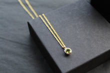 Load image into Gallery viewer, Round Peridot Pendant and Chain
