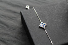 Load image into Gallery viewer, Sapphire CZ Classic Clover Bracelet
