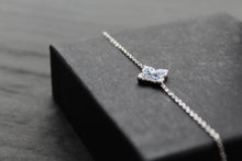 Load image into Gallery viewer, Sapphire CZ Classic Clover Bracelet
