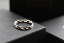 Load image into Gallery viewer, Shiny Plait Ring
