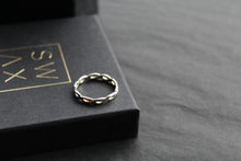 Load image into Gallery viewer, Shiny Plait Ring
