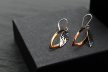 Load image into Gallery viewer, Silver &amp; Copper Oval Open Leaves Earrings
