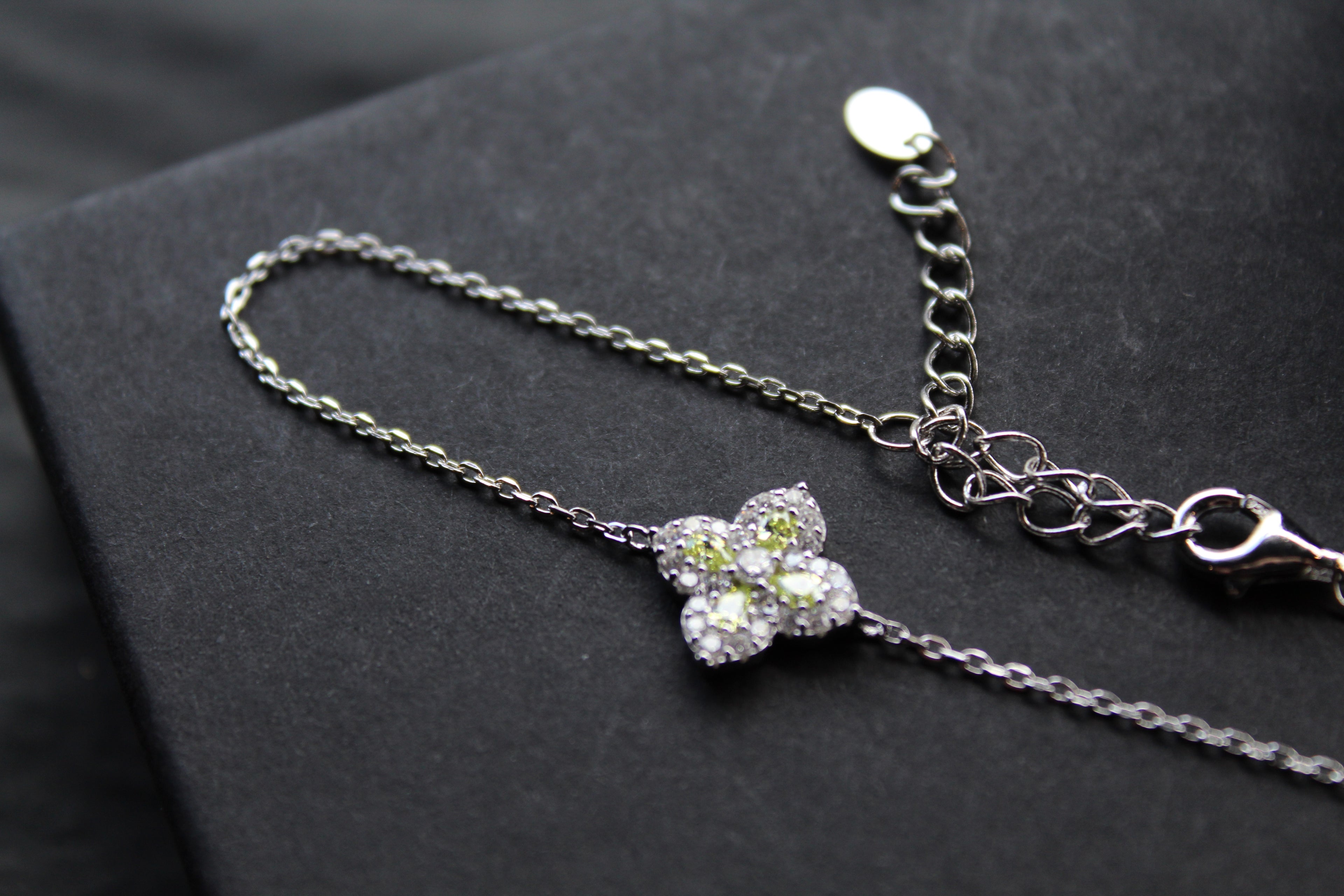 Silver 'New' Vintage Clover Peridot Green Bracelet