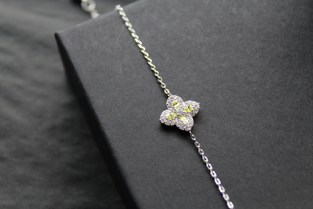 Silver 'New' Vintage Clover Peridot Green Bracelet