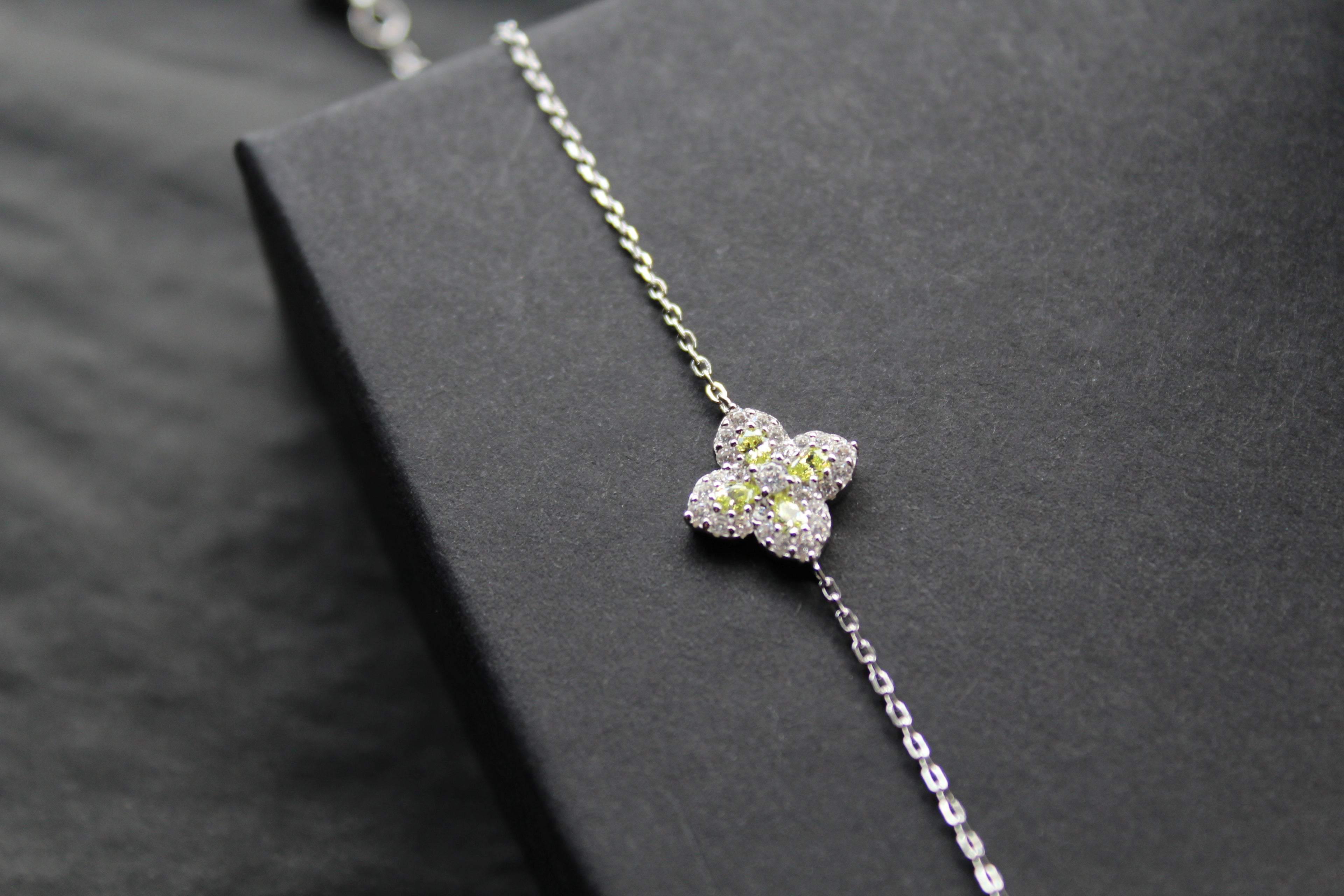 Silver 'New' Vintage Clover Peridot Green Bracelet