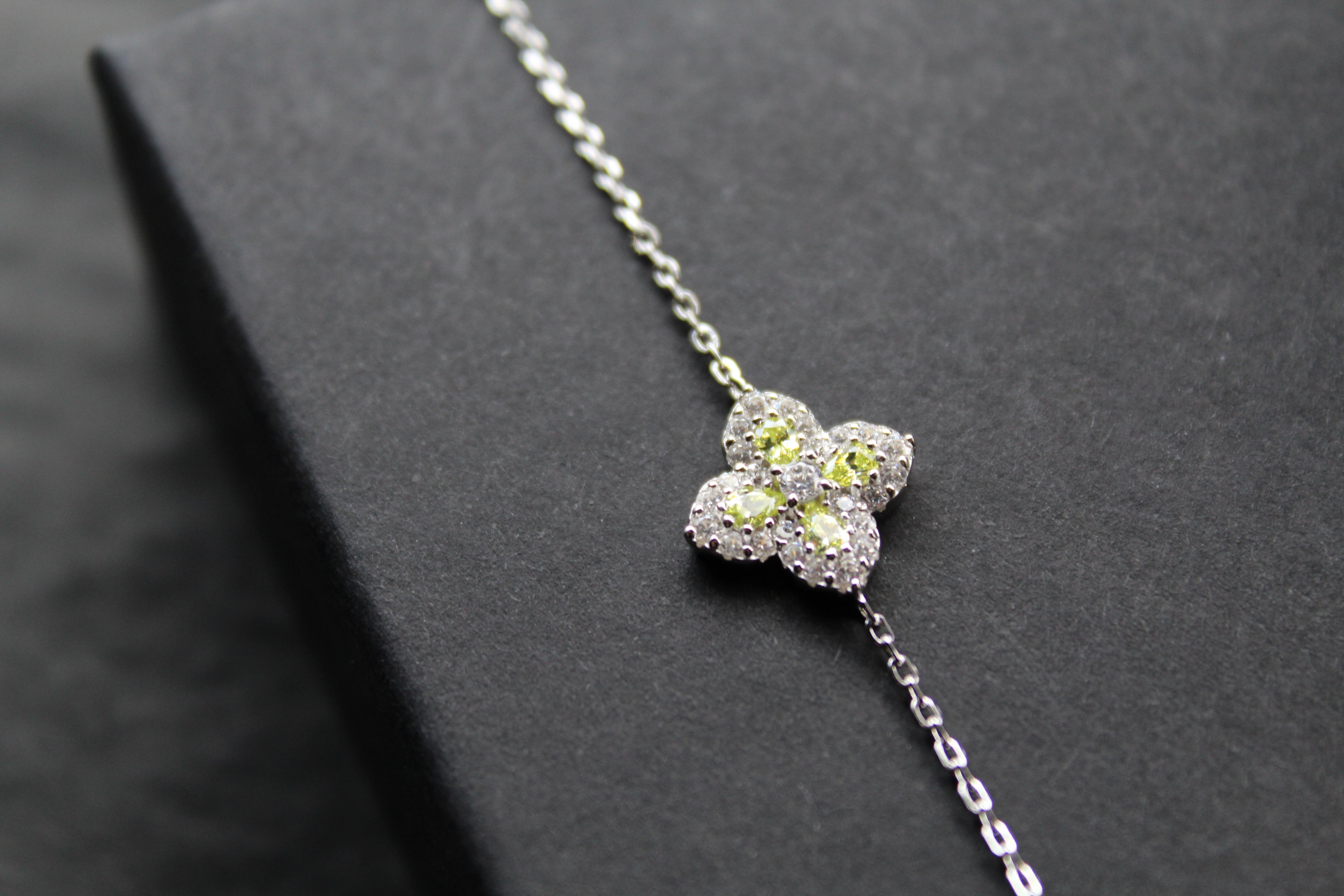 Silver 'New' Vintage Clover Peridot Green Bracelet