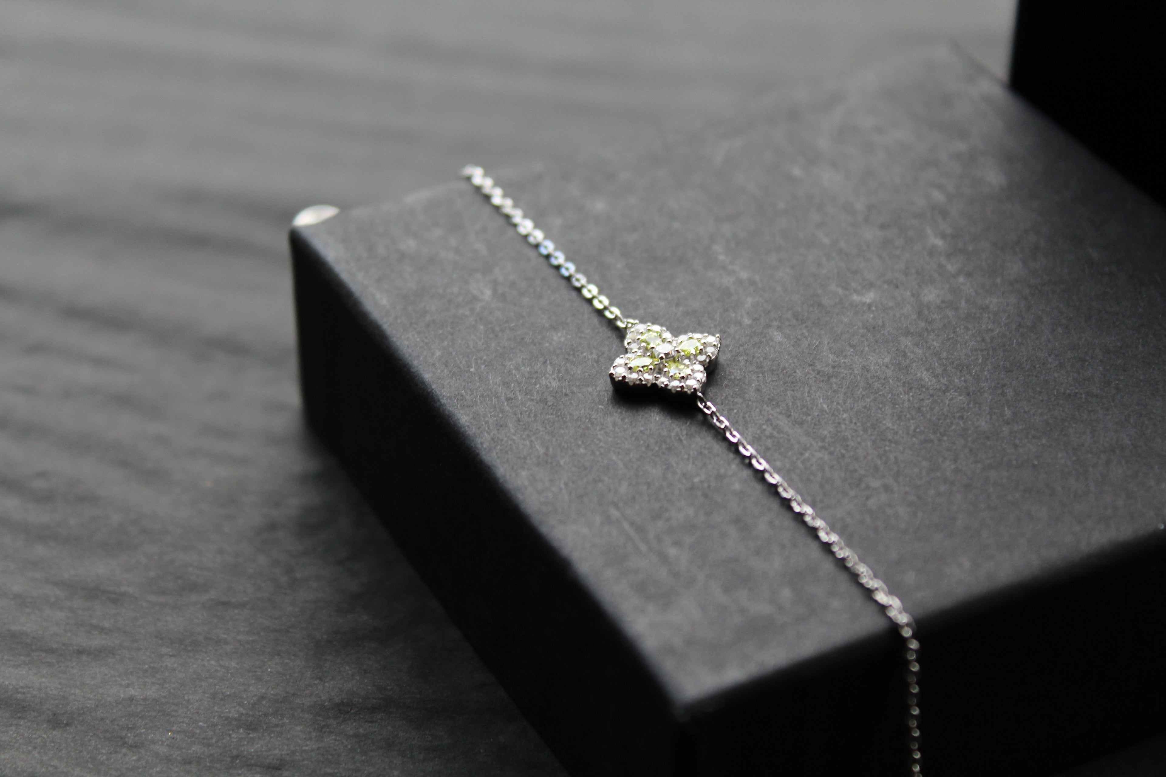 Silver 'New' Vintage Clover Peridot Green Bracelet