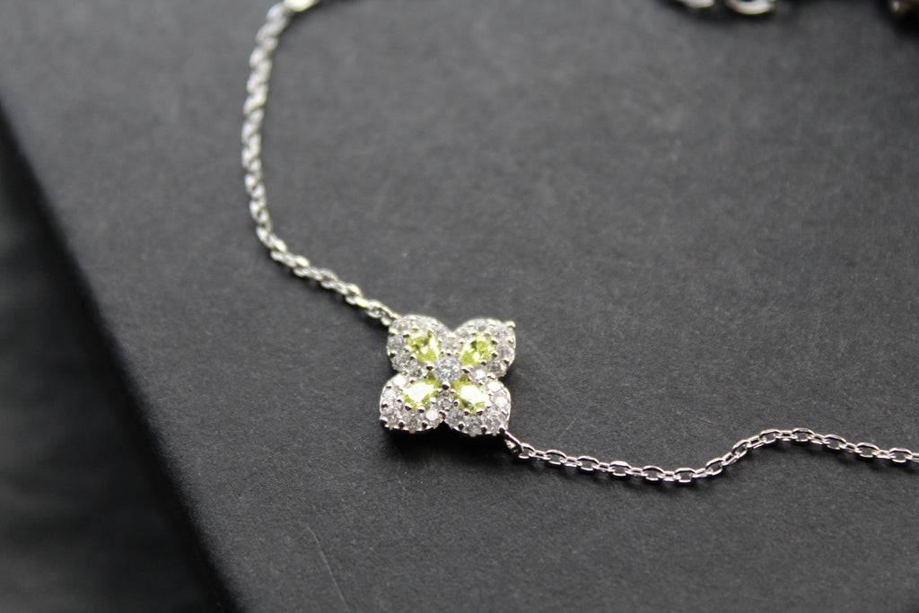 Silver 'New' Vintage Clover Peridot Green Bracelet