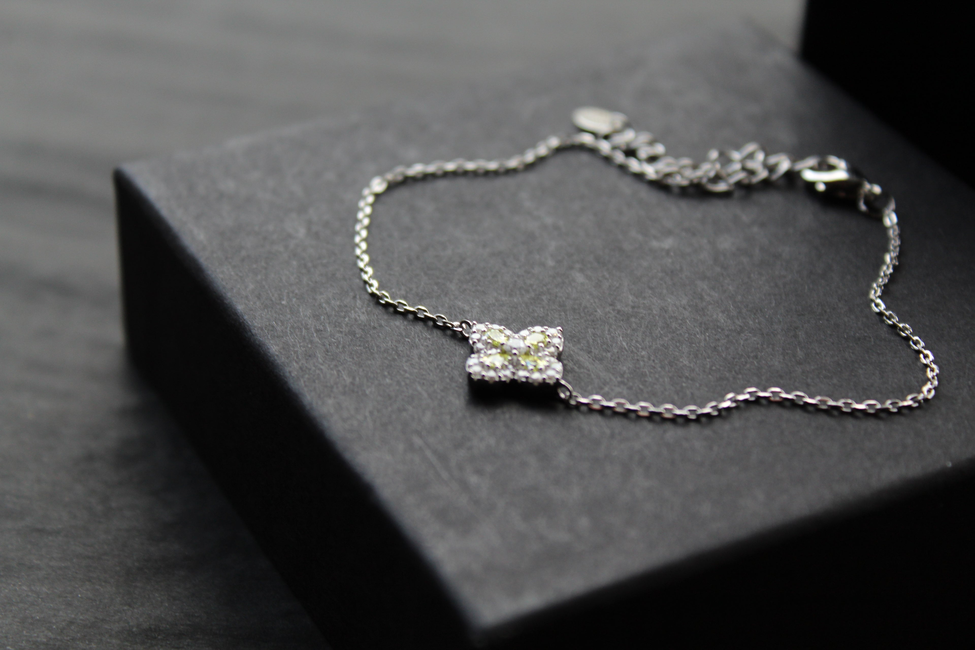 Silver 'New' Vintage Clover Peridot Green Bracelet