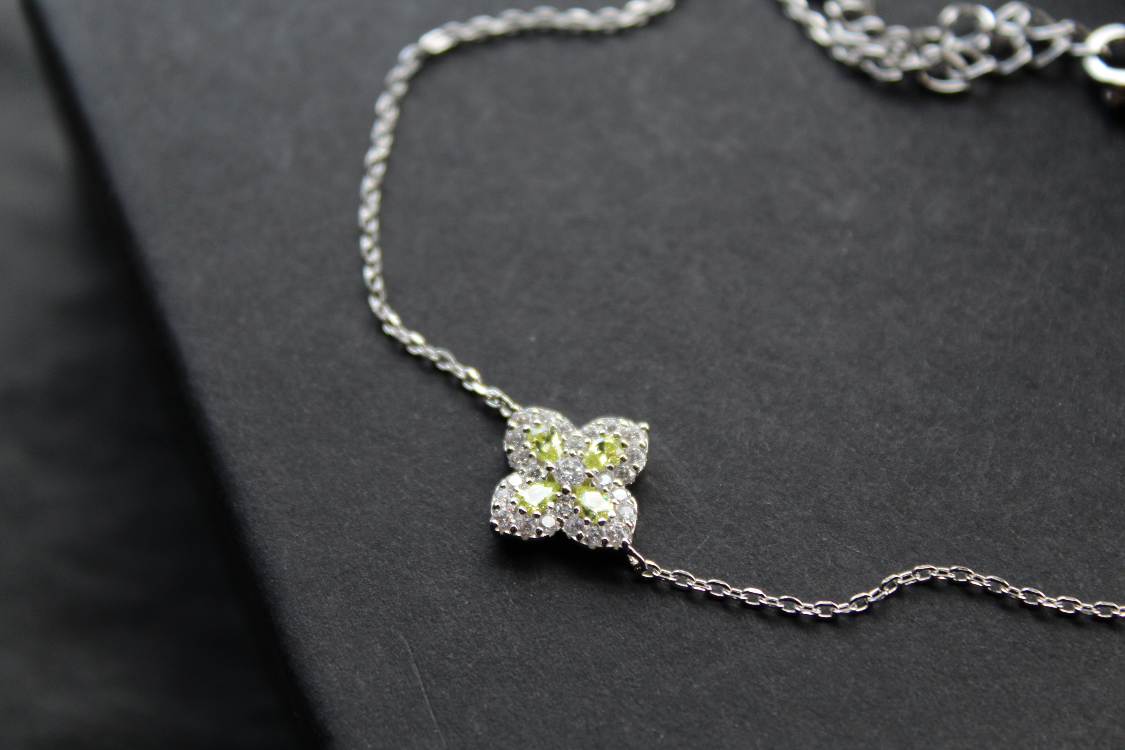 Silver 'New' Vintage Clover Peridot Green Bracelet