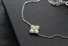 Load image into Gallery viewer, Silver &#39;New&#39; Vintage Clover Peridot Green Bracelet
