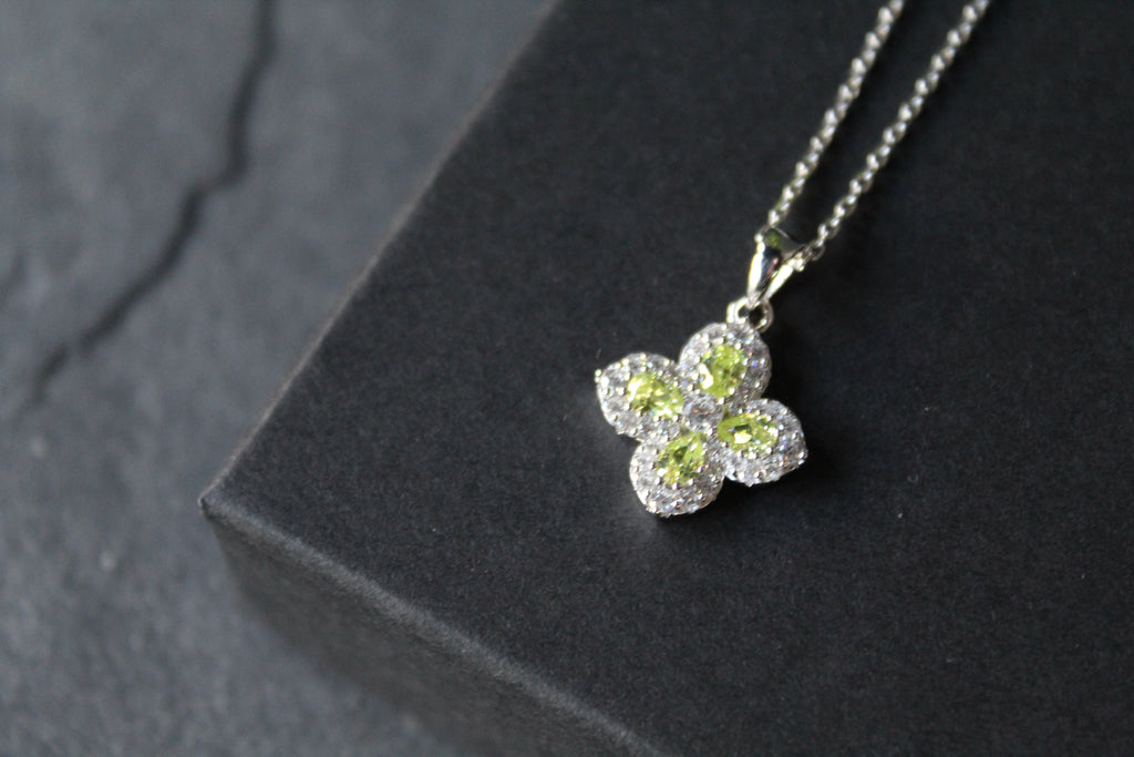 Silver 'New' Vintage Clover Peridot Green Necklace
